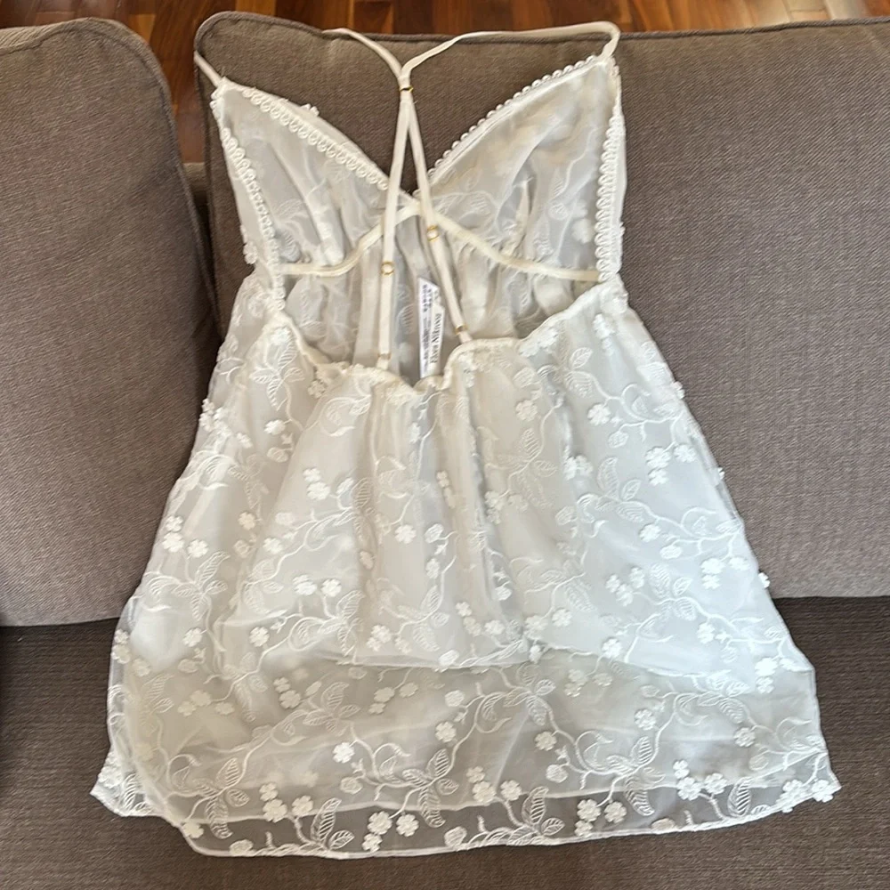 Flora Nikrooz white flower slip - Picture 3 of 4